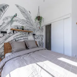 Iqs - Double Avec Salle De Bain Luxembourg